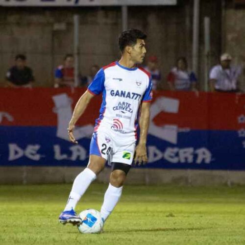 Firpo concluyó como líder del Apertura 2026 después de la jornada 16, con 31 puntos y una ventaja mínima sobre FAS y Metapán. @cdlafirpo_sv