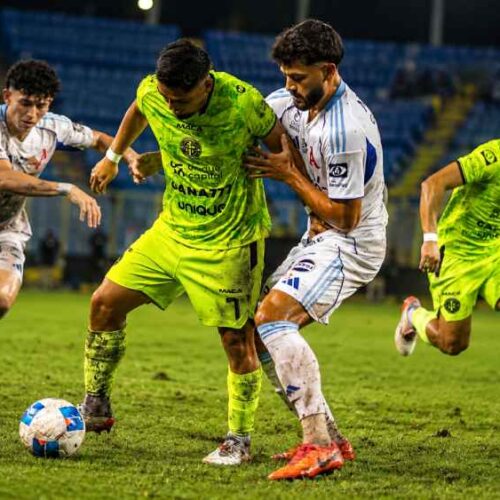 FAS recuperó el liderato del Apertura 2026 tras vencer al Atlético Balboa, mientras Firpo y Metapán siguen entre sus principales perseguidores. Foto: CD FAS - Ilustración.
