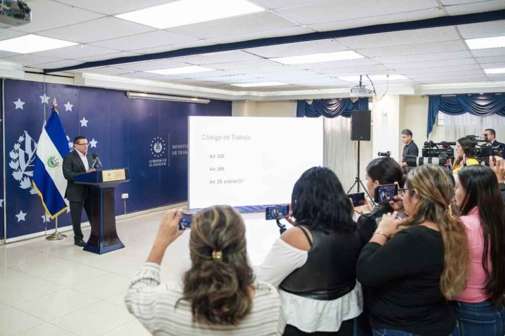El aguinaldo puede entregarse desde este 1 de octubre hasta el 20 de diciembre, según las reformas aprobadas en El Salvador. Foto: mtps.gob.sv.