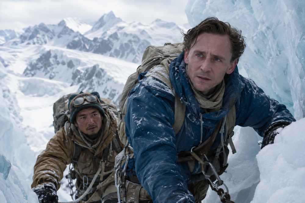 Tom Hiddleston y Genden Phuntsok protagonizan Tenzing, película sobre la histórica expedición al Everest estrenada este 16 de octubre en Apple TV. Foto: Ilustración.