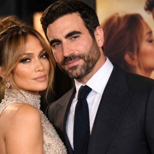 Jennifer Lopez y Brett Goldstein compartieron protagonismo en Office Romance y han sido vinculados sentimentalmente por un nuevo reporte. Foto: Ilustración.