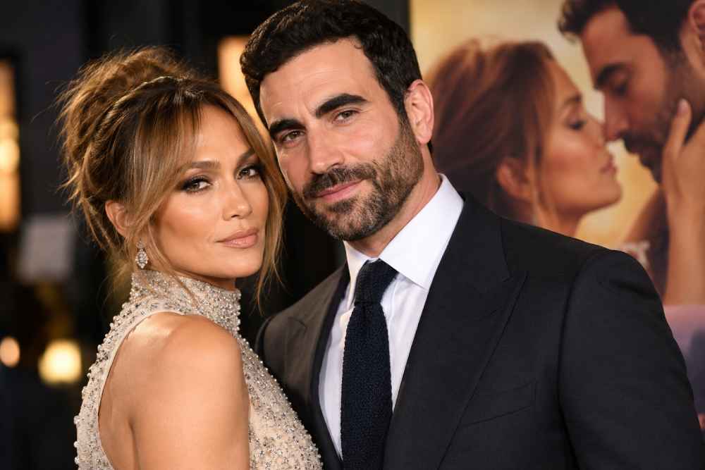 Jennifer Lopez y Brett Goldstein compartieron protagonismo en Office Romance y han sido vinculados sentimentalmente por un nuevo reporte. Foto: Ilustración.