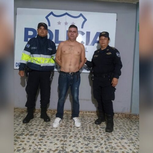La PNC informó sobre la detención de Candelario Arana Rivas después de un accidente en Atiquizaya. Fotografía atribuida a la Policía Nacional Civil. Foto: @PNCSV.
