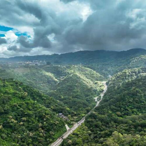 Las lluvias podrían comenzar durante la tarde en zonas montañosas de El Salvador y extenderse hacia el centro y oriente durante la noche de este martes. Foto: @MedioAmbienteSV.