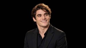 RJ Mitte, actor de Breaking Bad, falleció el 12 de octubre de 2026. Su despedida dio lugar a versiones contradictorias sobre la ausencia de Kennedy Suarez. Foto: Cortesía.