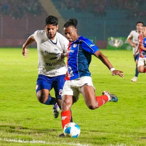 FAS e Isidro Metapán empataron sin goles en el estadio Óscar Quiteño, en un partido pendiente de la jornada 13 del Apertura 2026. Foto: Archivo.