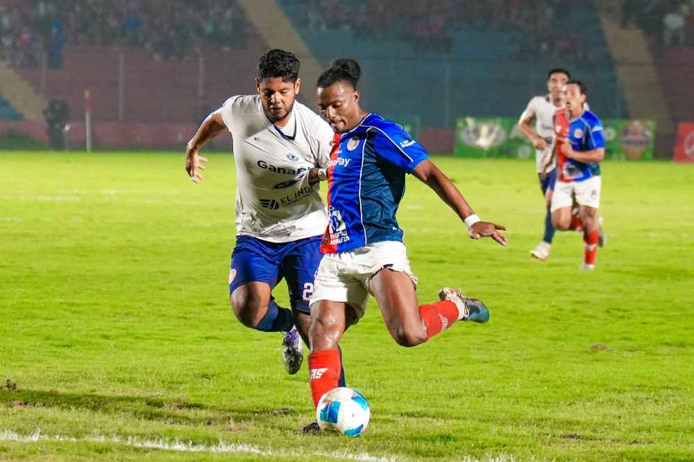 FAS e Isidro Metapán empataron sin goles en el estadio Óscar Quiteño, en un partido pendiente de la jornada 13 del Apertura 2026. Foto: Archivo.