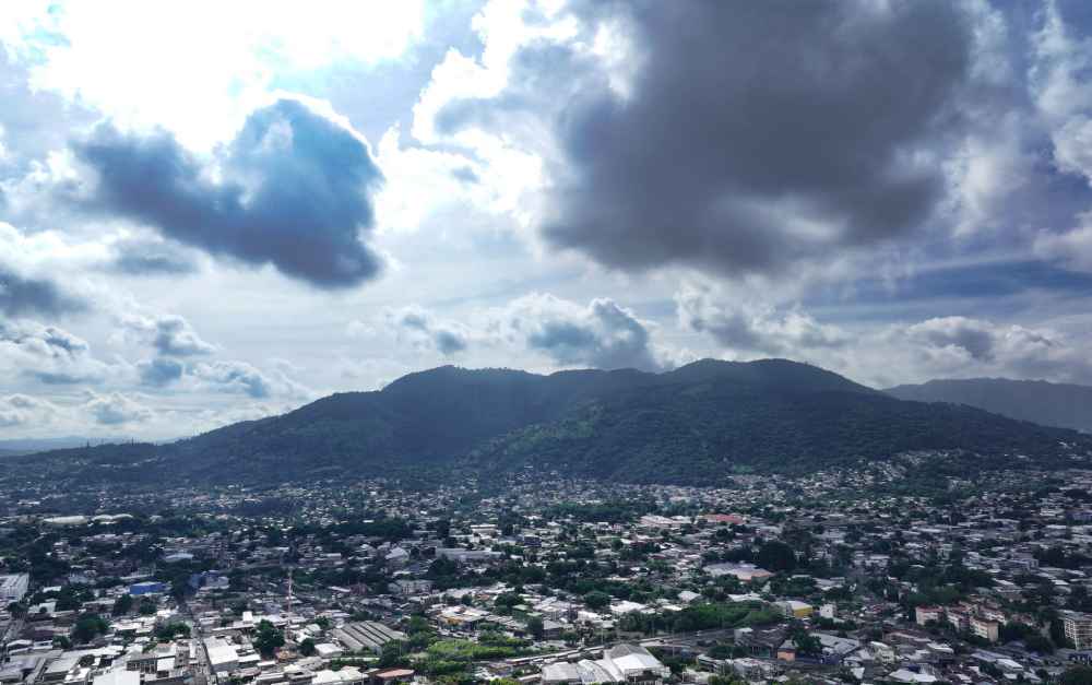 Las lluvias aumentarán durante la tarde y noche de este jueves en distintos puntos de El Salvador, según el pronóstico de Medio Ambiente. Foto: @MedioAmbienteSV.