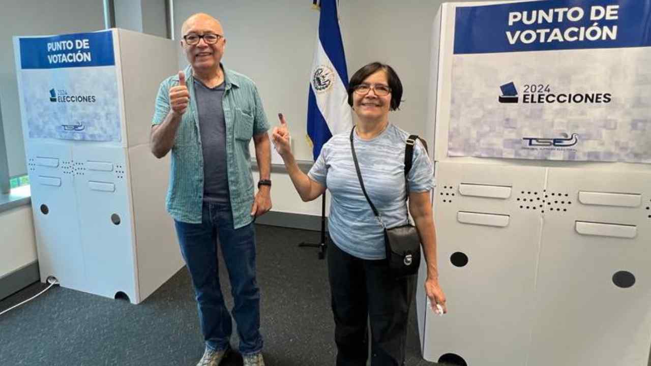 El TSE proyecta 92 centros de voto electrónico presencial en 29 países; 53 de ellos estarán ubicados en Estados Unidos. Archivo